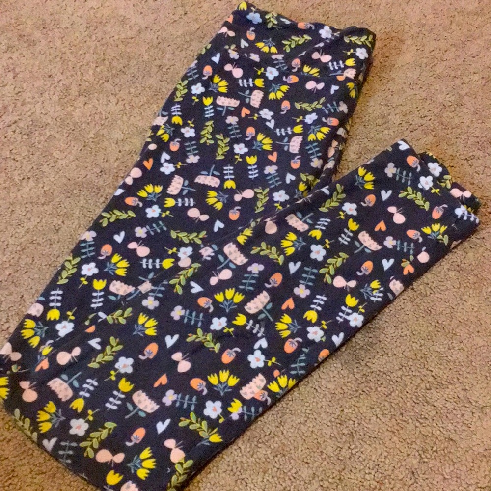 LuLaRoe one size flower and heart leggings